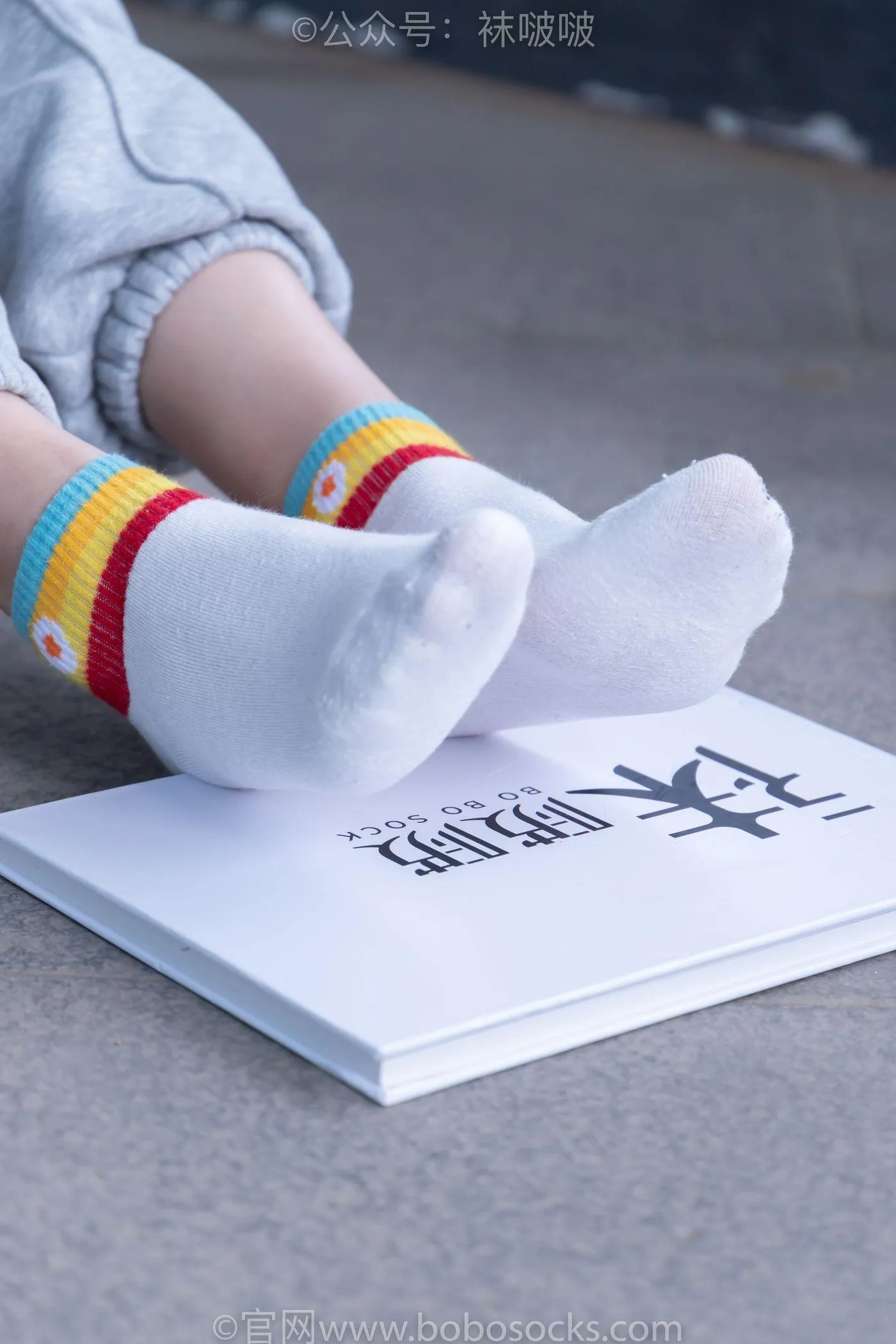 [BoBoSocks袜啵啵]NO.012 泡芙-运动鞋、白棉袜、裸足 [132P]插图2